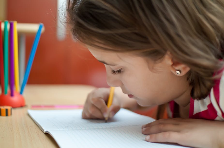 Apprendre à écrire : peut-on remplacer papier et crayon par