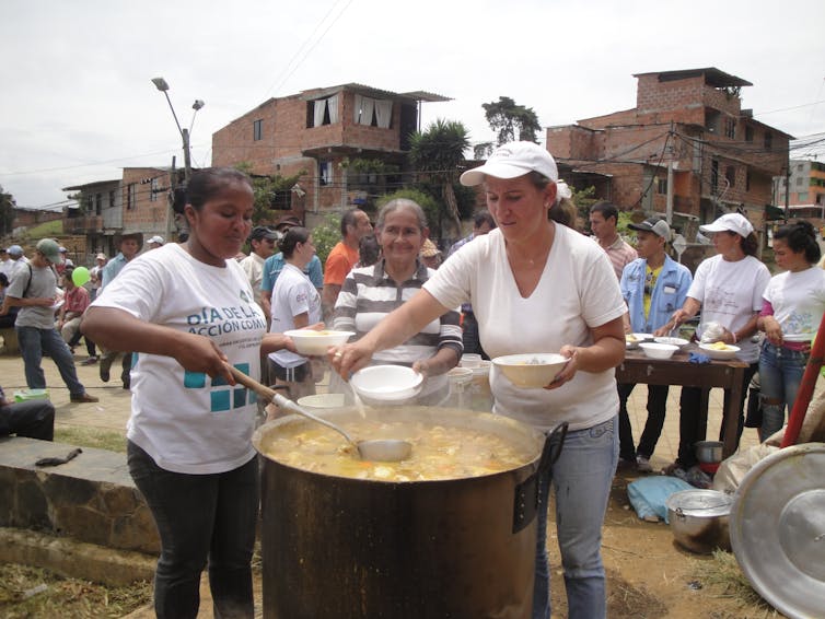 Comida popular en un barrio informal de Medellín (Colombia). Carmen Mendoza Arroyo, Author provided