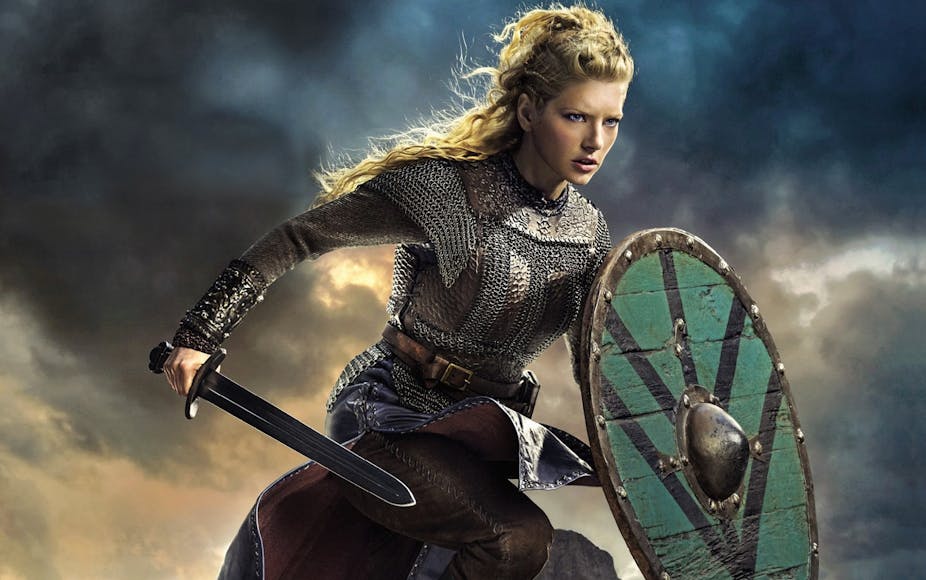Katheryn Winnick en guerrière dans la série Vikings (2013-). 