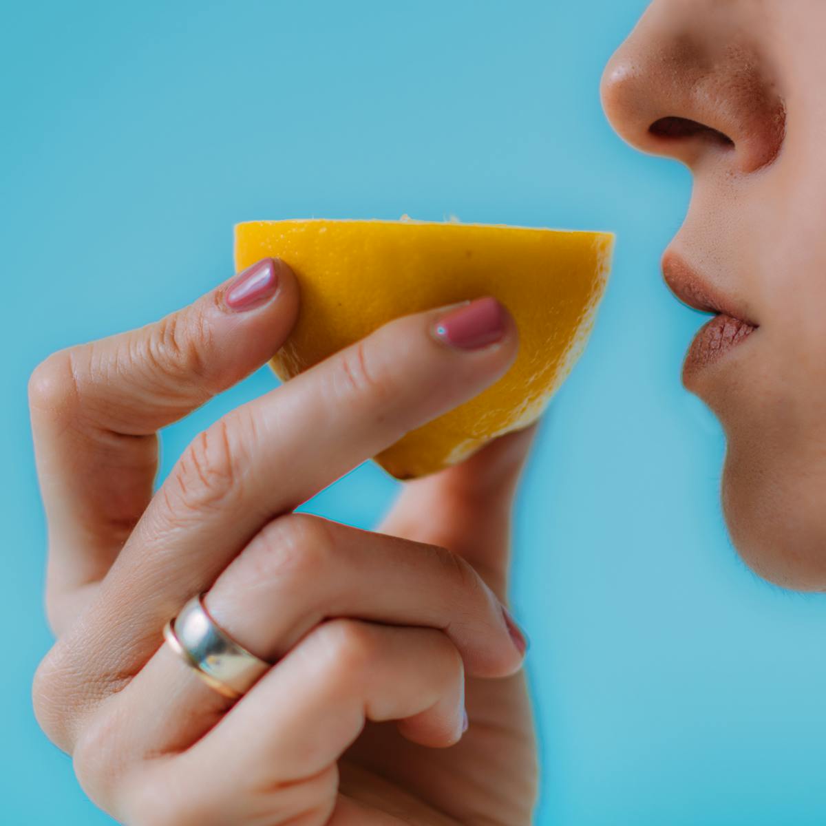 Por qué la enfermedad COVID-19 nos hace perder el olfato y el gusto?