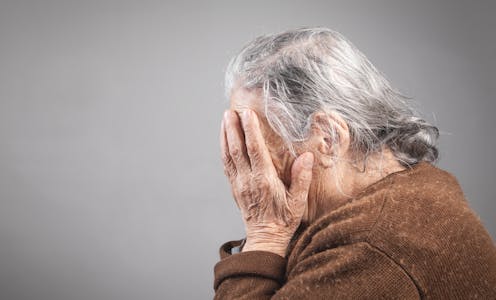 El debate público que ha surgido en muchos países como consecuencia de la pandemia de COVID-19 plantea un difícil compromiso entre la salud y la economía. El foco de la comunidad científica está puesto en investigaciones relacionadas con problemas epidemiológicos (número de infecciones y víctimas causadas por COVID-19) y clínicos (terapias, vacunas, etc.). Sin embargo, han sido pocos los estudios centrados en las consecuencias económicas y de salud mental relacionadas con el proceso de confinamiento que están sufriendo los ciudadanos.