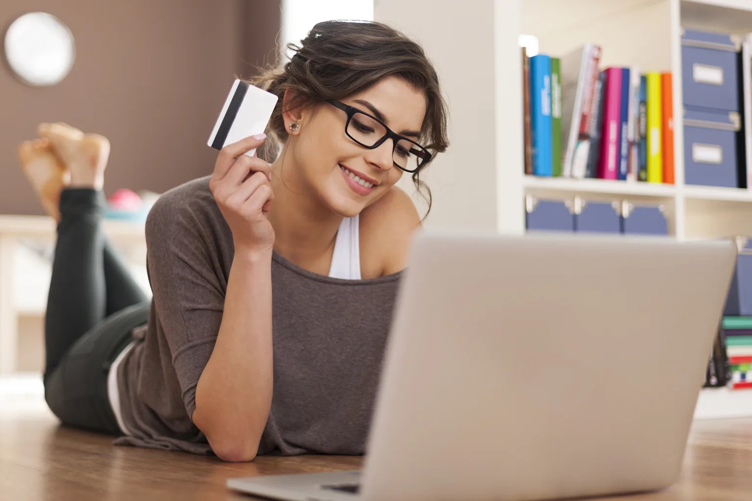 Splurging Images Can’t resist splurging on online shopping? Here’s why
