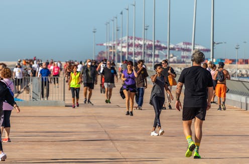 Los primeros 6 meses de pandemia de COVID-19 han acumulado cerca de 5,5 millones de casos confirmados y cerca de 350.000 fallecimientos en el mundo.