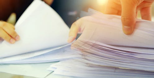 Performers and sole traders find it hard to get JobKeeper in part because they get behind on their paperwork