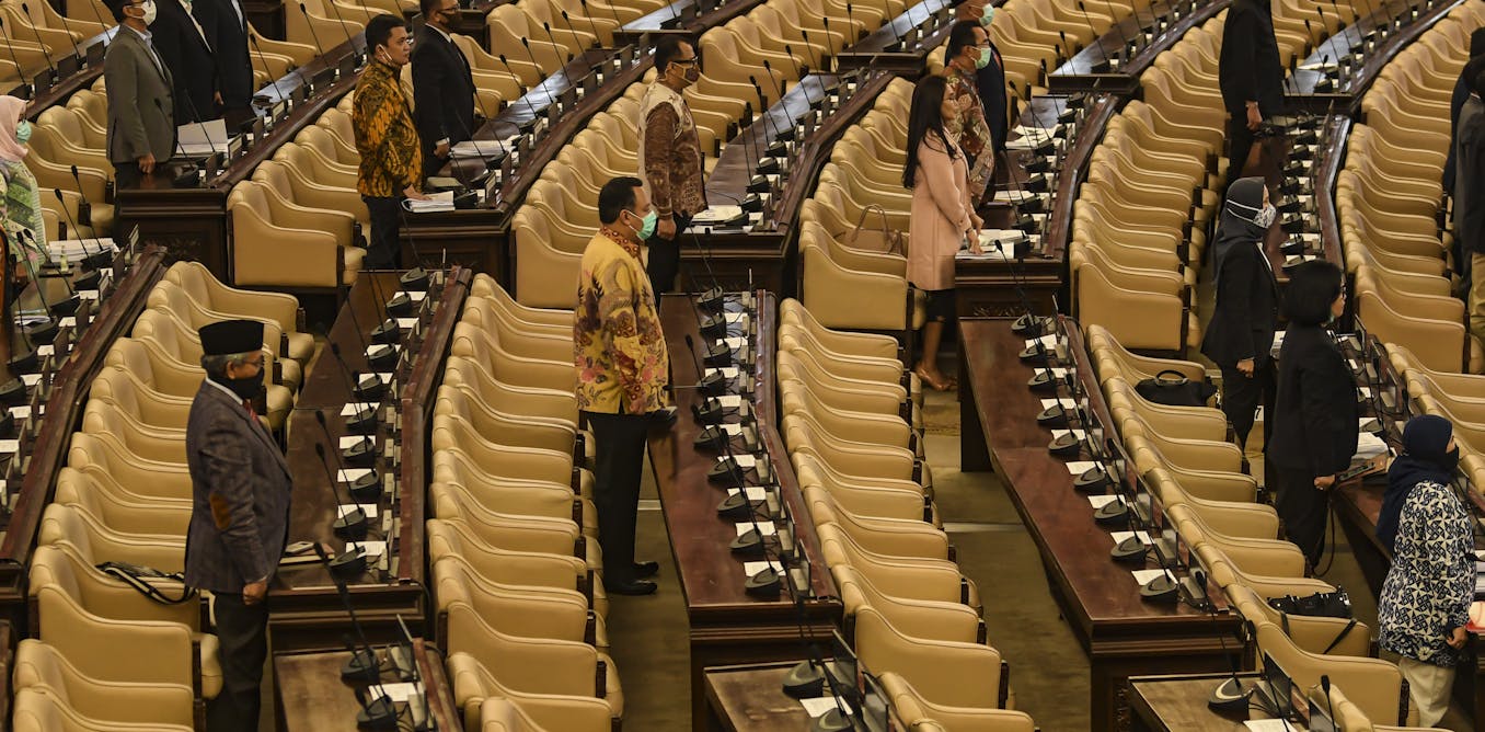 Ramai-ramai korupsi: persekongkolan legislatif dan eksekutif