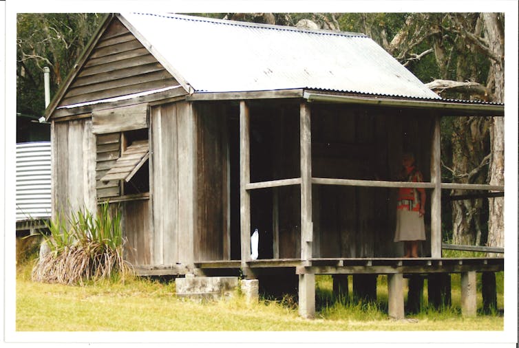 bushfires destroyed the writing retreat of an Aussie literary icon