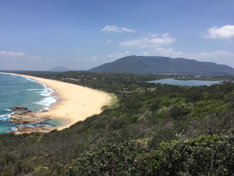 bushfires destroyed the writing retreat of an Aussie literary icon