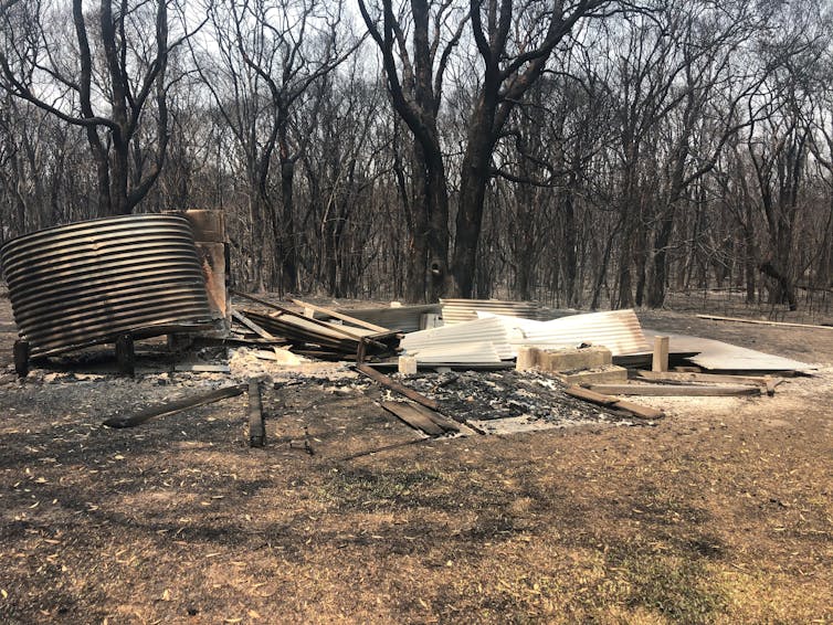 bushfires destroyed the writing retreat of an Aussie literary icon