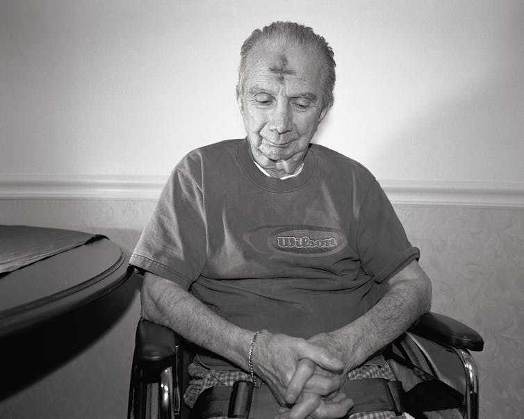 Holding on and holding still, a son photographs his father with Alzheimer's