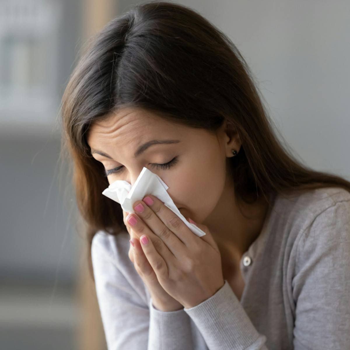 Sniffles, sneezing and cough? How to tell if it's a simple allergy rather  than The Virus