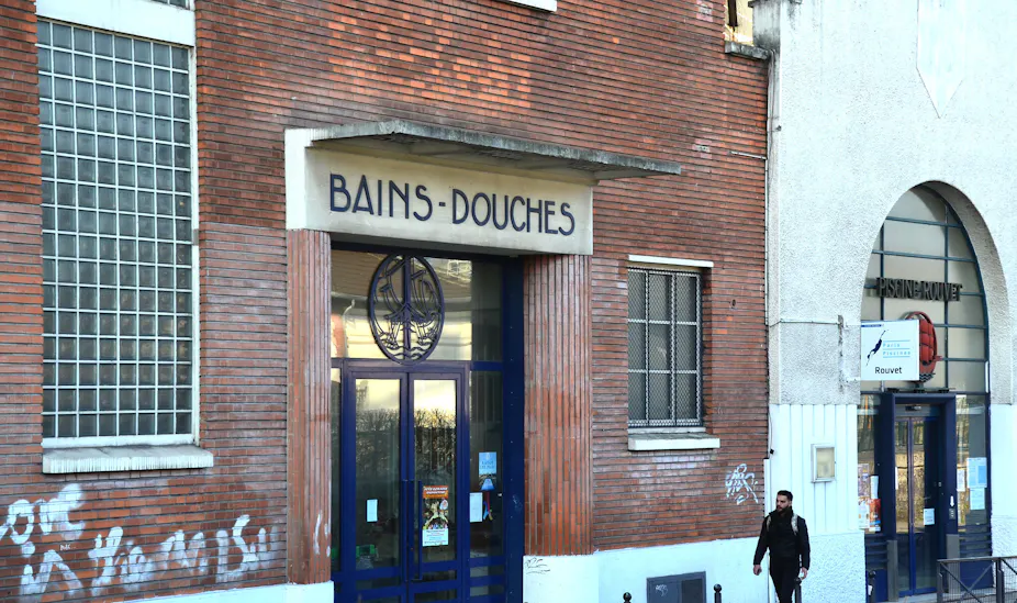 Precarite Pourquoi Les Bains Douches Municipaux Sont Un Service Public Essentiel