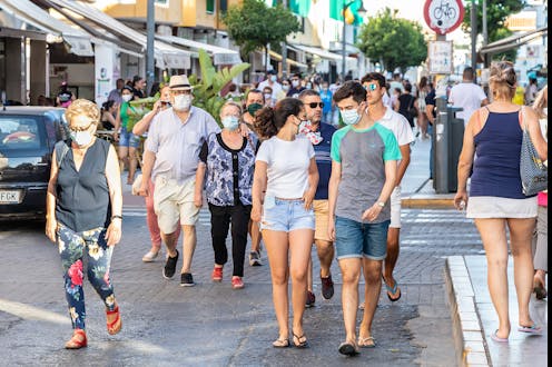 Por fin llegó el desconfinamiento. Tras dos meses de aislamiento domiciliario masivo, desde finales de junio los sistemas de vigilancia sanitaria confirman generalmente menos de 100 casos diarios de SARS-CoV-2 en España. Además, la mayoría son asintomáticos.