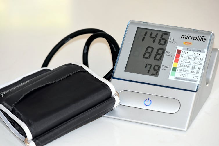 Digital blood pressure monitor and cuff