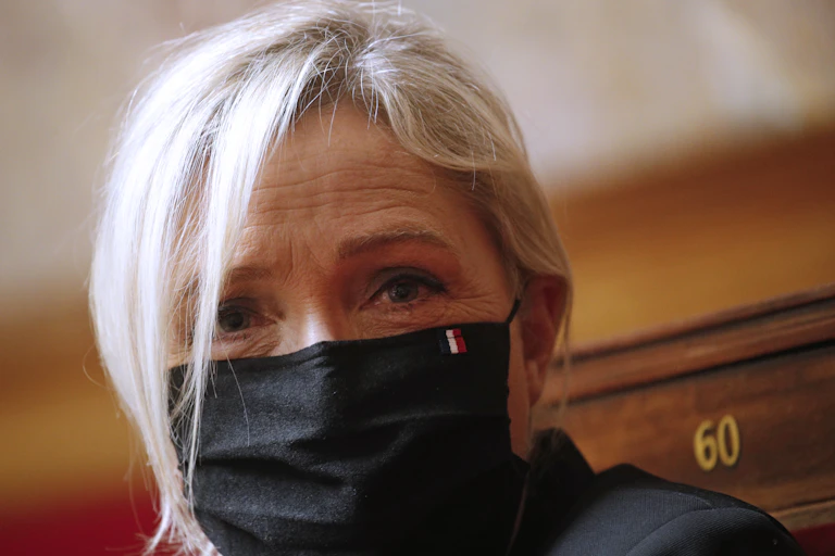 Marine Le Pen wears a mask in parliament.
