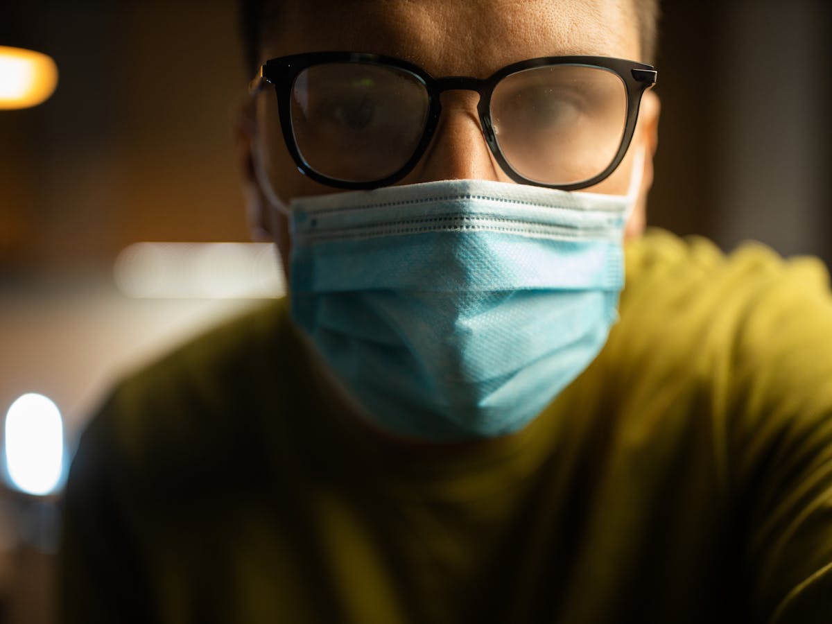 13 Insider Tips On How To Wear A Mask Without Your Glasses Fogging Up Getting Short Of Breath Or Your Ears Hurting