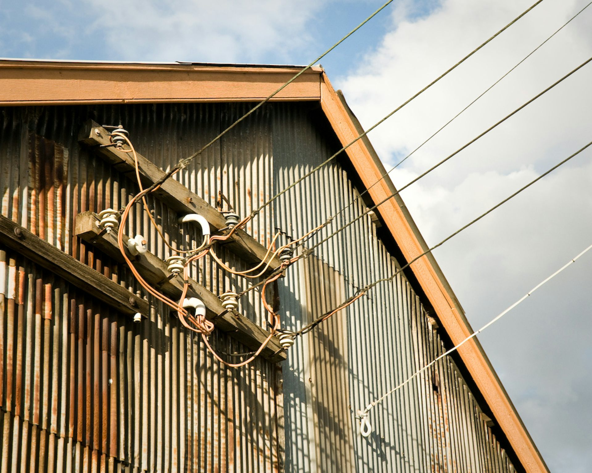 Sooner, cheaper, faster can power lines speed up the NBN rollout?
