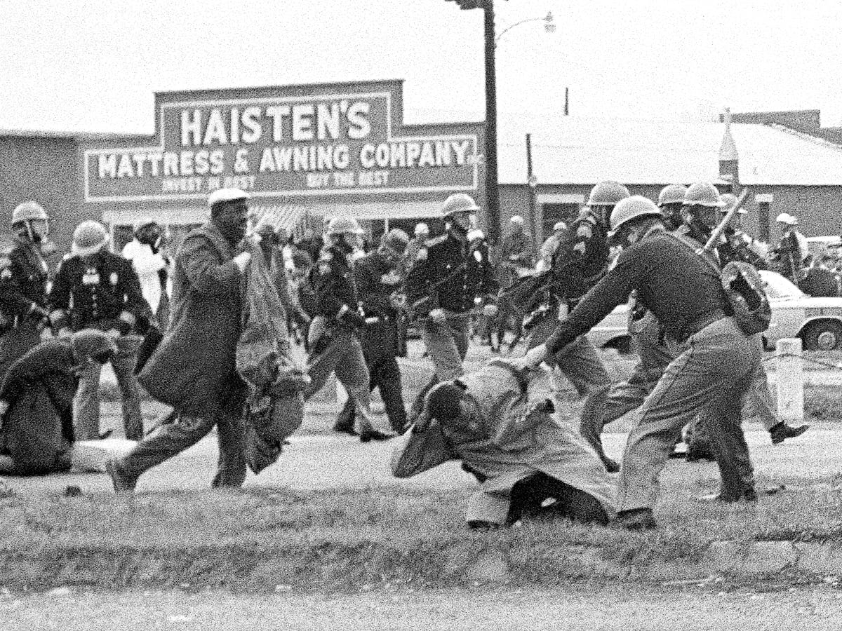 How the images of John Lewis being beaten during 'Bloody Sunday' went viral