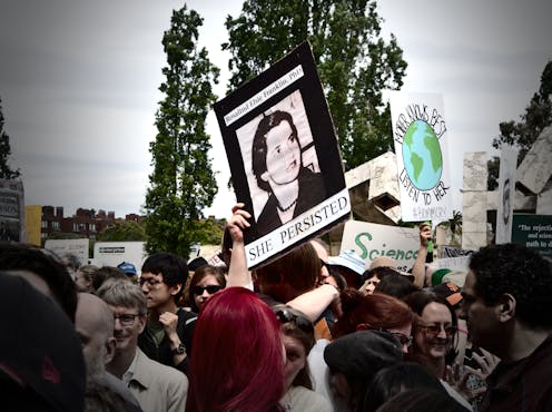 Este sábado, 25 de julio, se cumplen 100 años del nacimiento de la científica Rosalind Franklin. La casa de la moneda de Reino Unido lanza una de 50 peniques para conmemorar su famosa “Fotografía 51”, una evidencia que fue transcendental para identificar la estructura del ADN. Esta fotografía está rodeada de controversia y del denominado efecto Matilda.