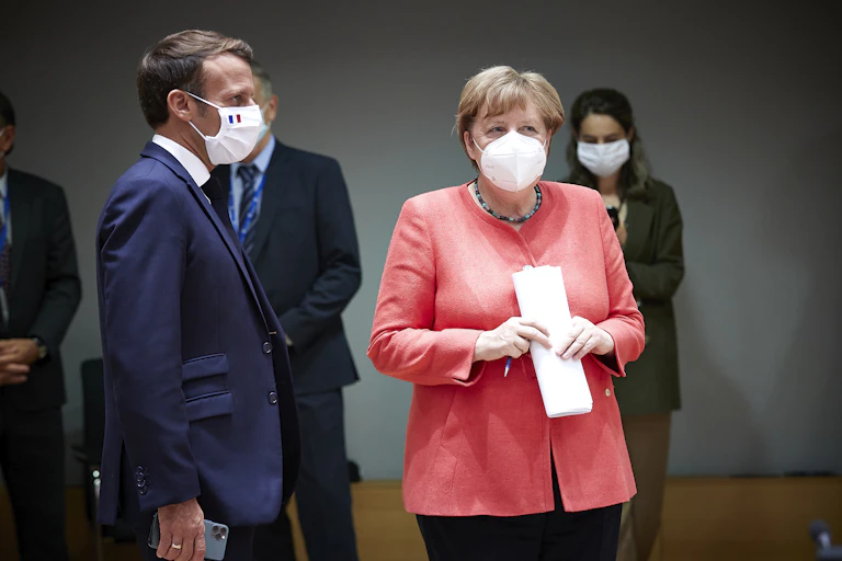 Emmanuel Macron, presidente de Francia y Angela Merkel, canciller federal alemana.