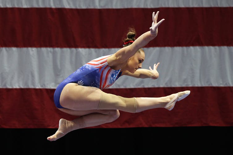 Maggie Nichols leaps.