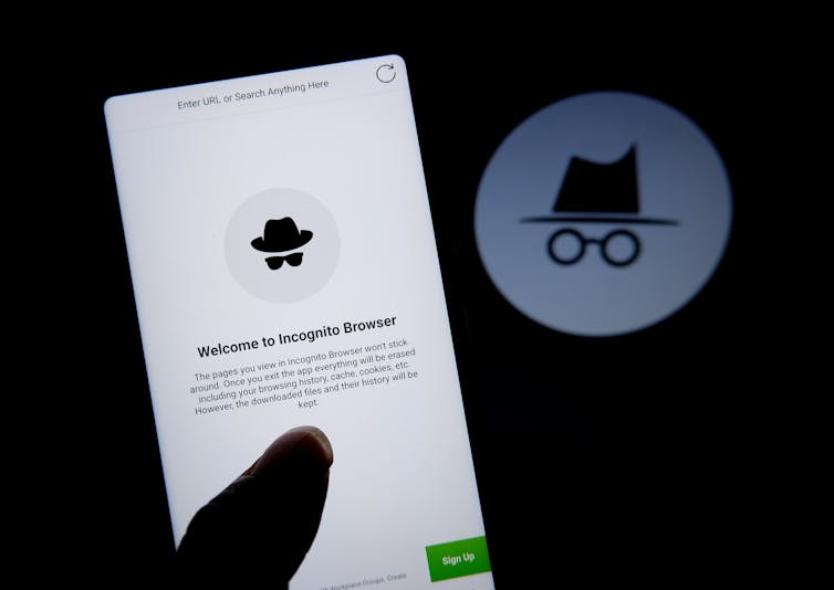 what does safari incognito do Smart phone displaying Google incognito mode