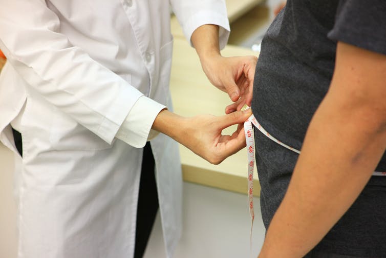 mengukur lingkar pinggang