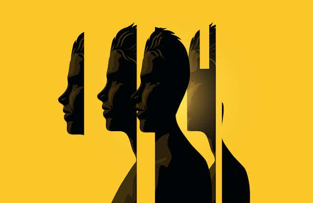 Composición artística de un perfil humano seccionado sobre fondo amarillo.