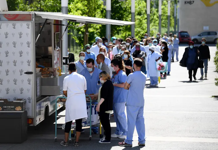 Livraison de repas dans l’enceinte de l’hôtal Necker à Paris