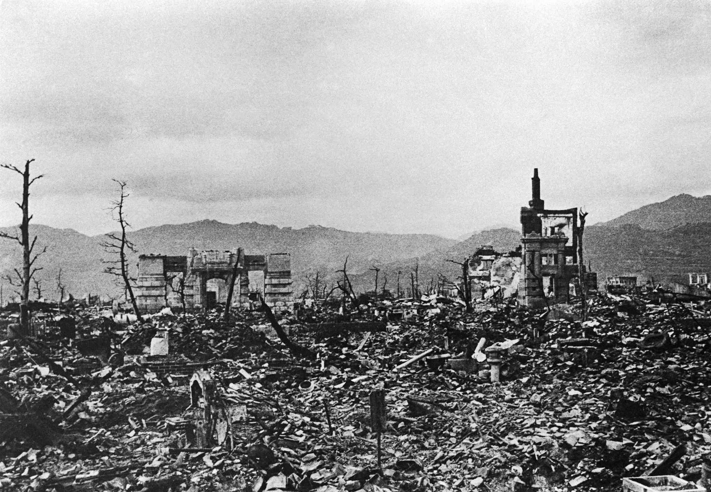 Разрушения от ядерного взрыва. Япония 1945 Хиросима и Нагасаки. Бомбардировка Хиросимы и Нагасаки. Ядерная бомбардировка Хиросимы и Нагасаки.