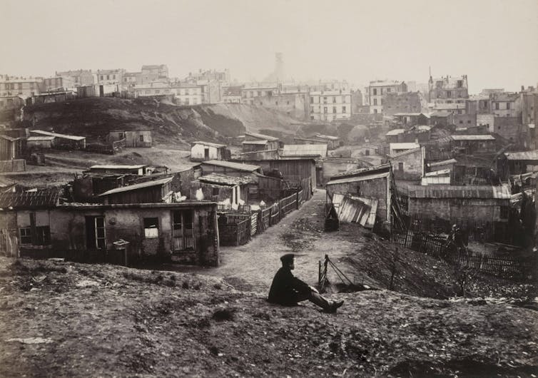 Zdjęcie slumsów w Paryżu.