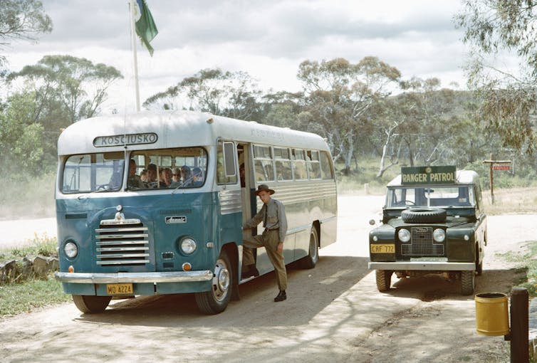 A ranger-guided tour leaving for the Kosciuszko summit in 1964.