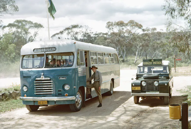 A ranger-guided tour leaving for the Kosciuszko summit in 1964.