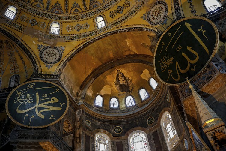 In the centre, a mosaic of the Virgin Mary and Jesus.