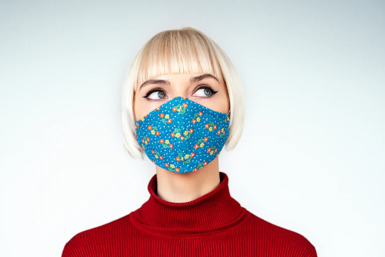 Woman wearing a cloth mask