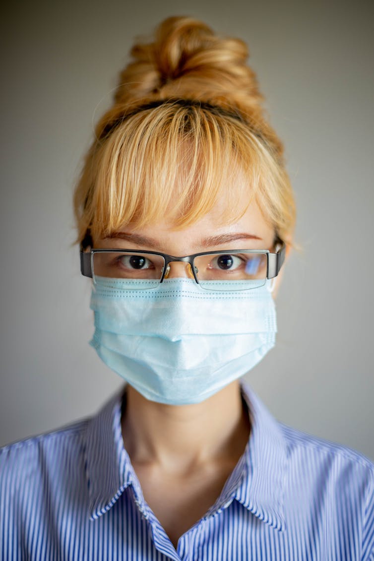 Woman wearing a face mask and eyeglasses