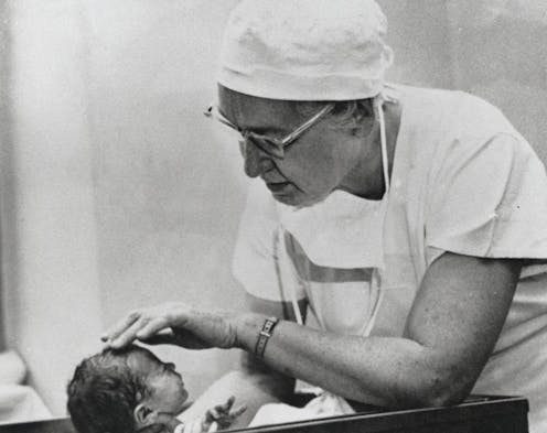 Muchas personas creen que APGAR es el acrónimo de Apariencia, Pulso, Gesticulación, Actividad y Respiración (Appearance, Pulse, Grimace, Activity, Respiration, en inglés), los cinco parámetros que se evalúan en los recién nacidos para determinar su estado de salud inmediatamente después del parto.