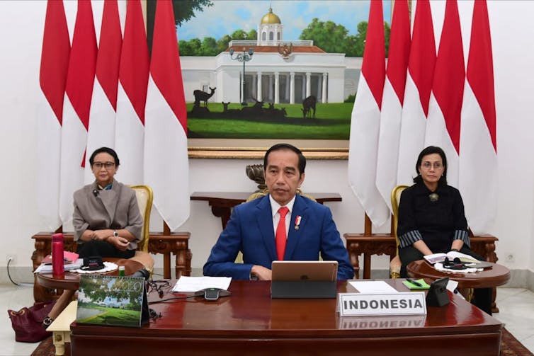Foreign Minister Retno Marsudi (left) and Finance Minister Sri Mulyani (right) accompany President Joko Widodo at the virtual Group of 20 Summit earlier this year.