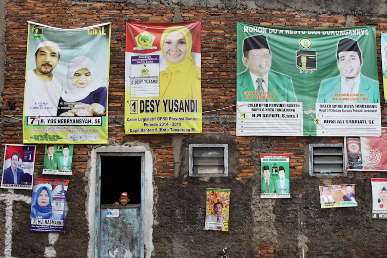 Berbagai poster calon legislatif menjelang pemilihan umum 2014 di Banten.