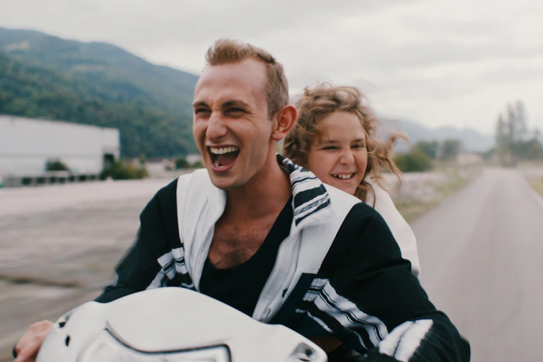 Andrea Maggiulli, Kacey Mottet Klein, acteurs interprétant deux orphelins dans Just Kids,