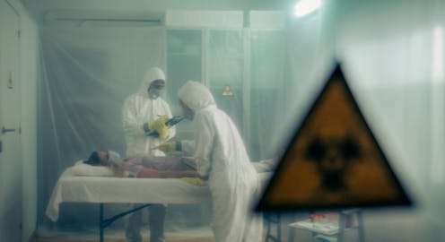 En agosto de hace seis años, otra emergencia sanitaria nos mantuvo en vilo: la fiebre de Ebola. Descubierto en 1976, su brote más letal fue el de África Occidental de 2014-2016. A punto de cerrar la segunda década del nuevo milenio, entra en escena el SARS-CoV-2, menos letal pero más repartido por el mundo y con más de 22 millones de casos detectados en la actualidad.