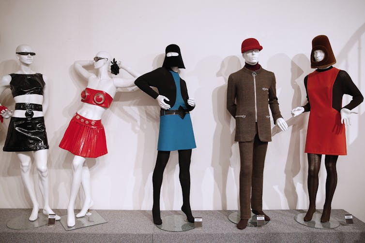 Mannequins wear 60s clothes