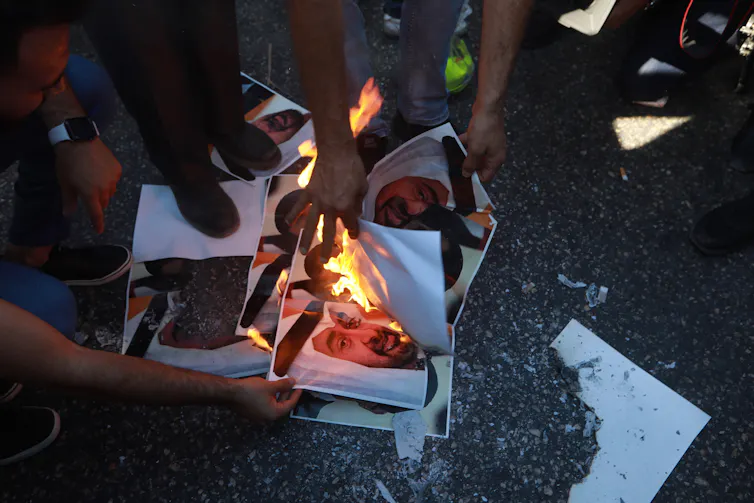 Photos of Dubai Crown Prince Mohammed bin Zayed al-Nahyan being burnt by Palestinians