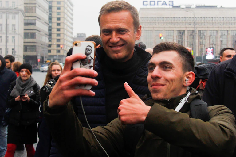 Russian opposition leader Alexei Navalny (L) poses for a photo at a Moscow rally