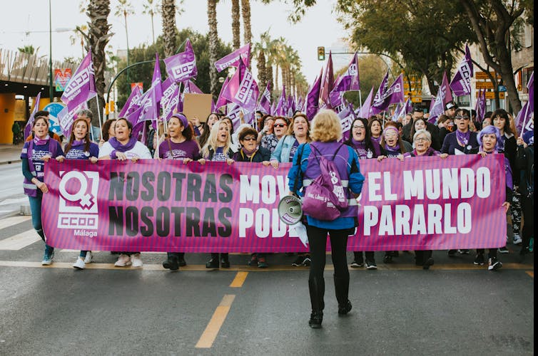 Un grupo de mujeres tras una pancarta durante la manifestación del 8 de marzo de 2020 en Málaga.
