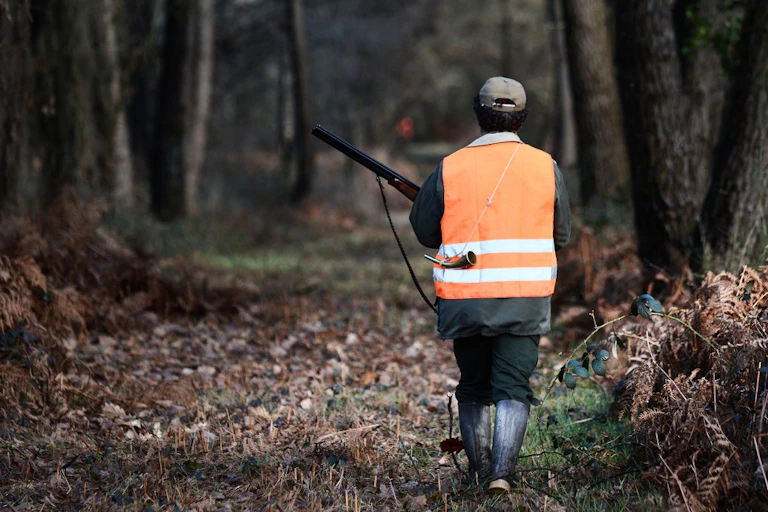 Un chasseur de gros gibier le 14 février 2015 à La Chapelle-Glain, dans l'Ouest de la France.