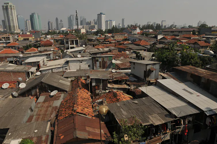 Ratusan rumah-rumah yang berdempetan.