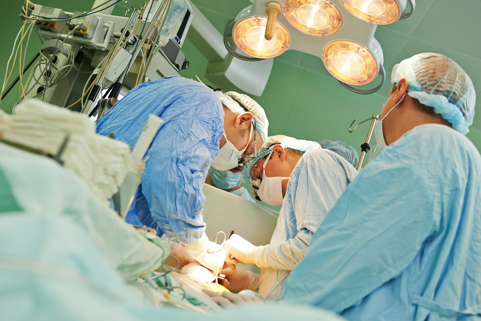 1 хирургический стол после операции