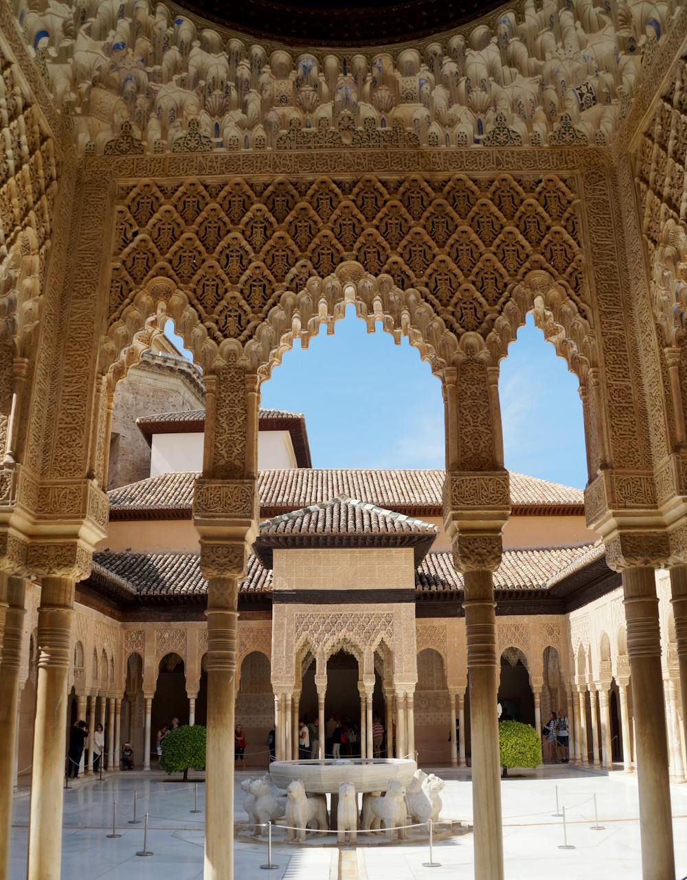 La Alhambra aún guarda secretos: descubrimientos en el Patio de los Leones