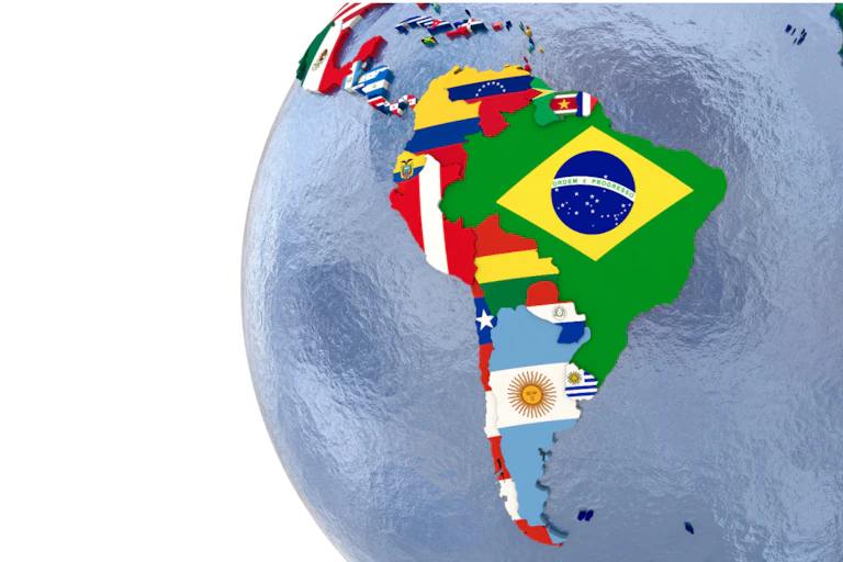 Mapa de América Latina con cada país dibujado con su correspondiente bandera