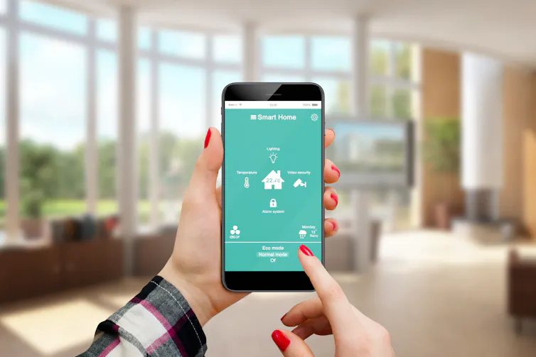 Woman using a smarthome app on her phone.